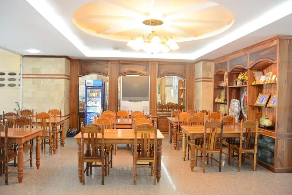 Submukda Phoomplace Hotel Мукдахан Экстерьер фото