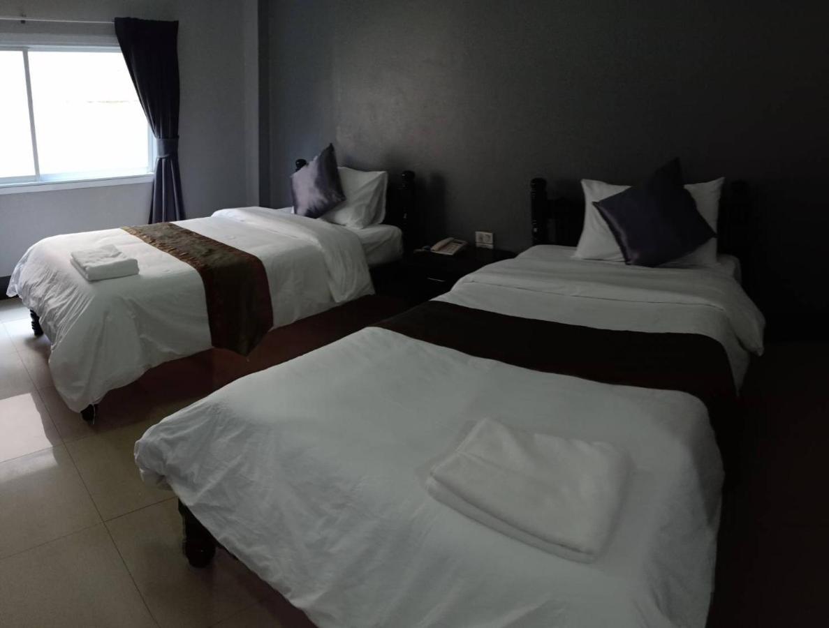 Submukda Phoomplace Hotel Мукдахан Экстерьер фото