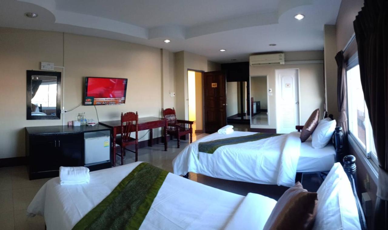 Submukda Phoomplace Hotel Мукдахан Экстерьер фото