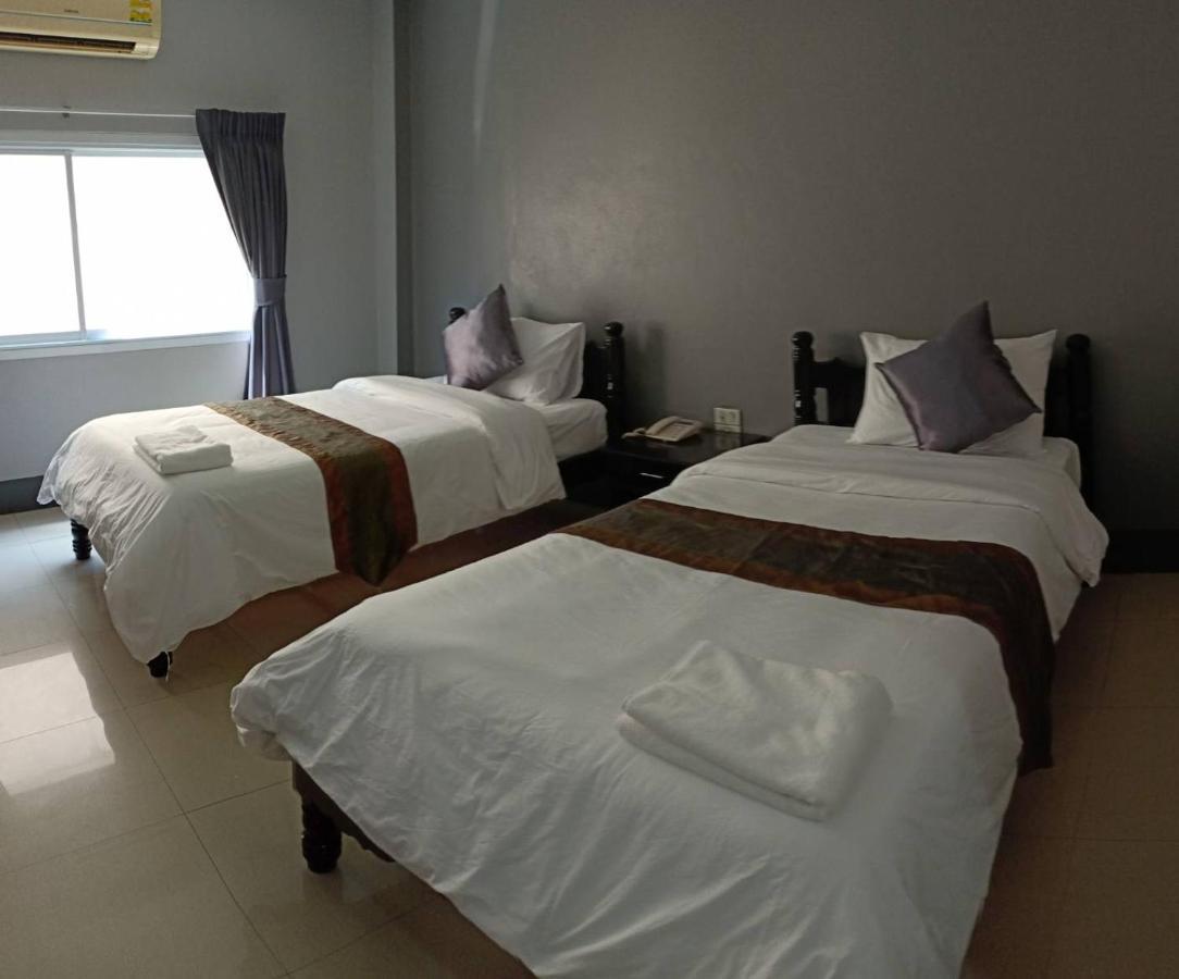 Submukda Phoomplace Hotel Мукдахан Экстерьер фото