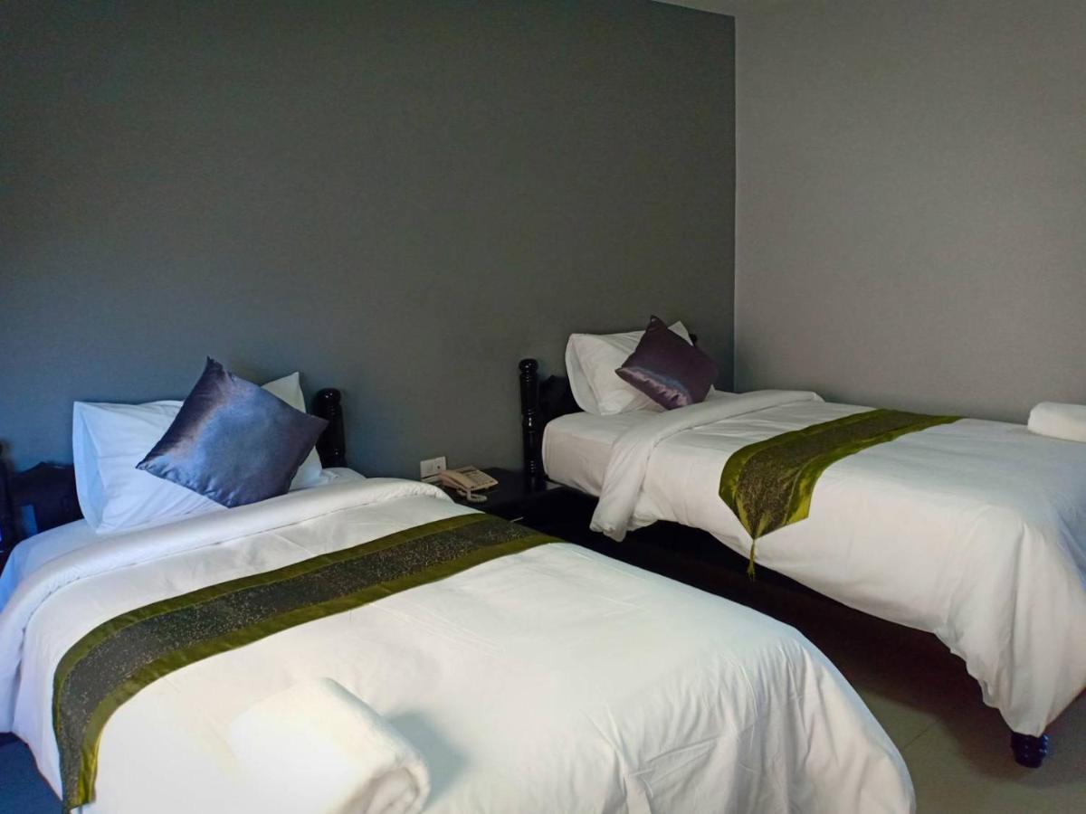 Submukda Phoomplace Hotel Мукдахан Экстерьер фото