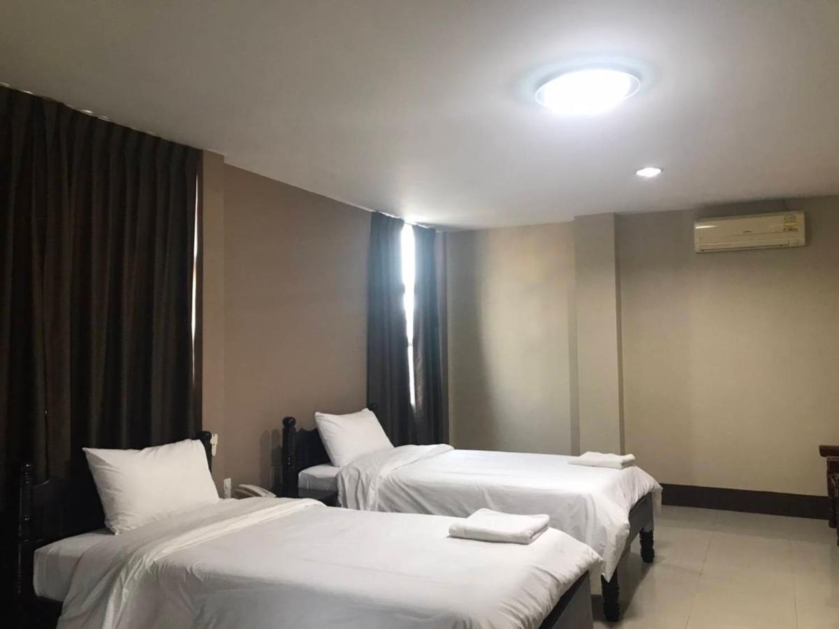 Submukda Phoomplace Hotel Мукдахан Экстерьер фото
